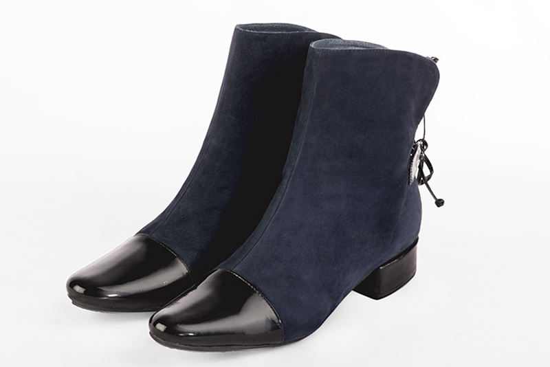 Women's gloss black and navy blue elegant ankle boots, with laces at the back. Round toe. Low block heels - Front view
